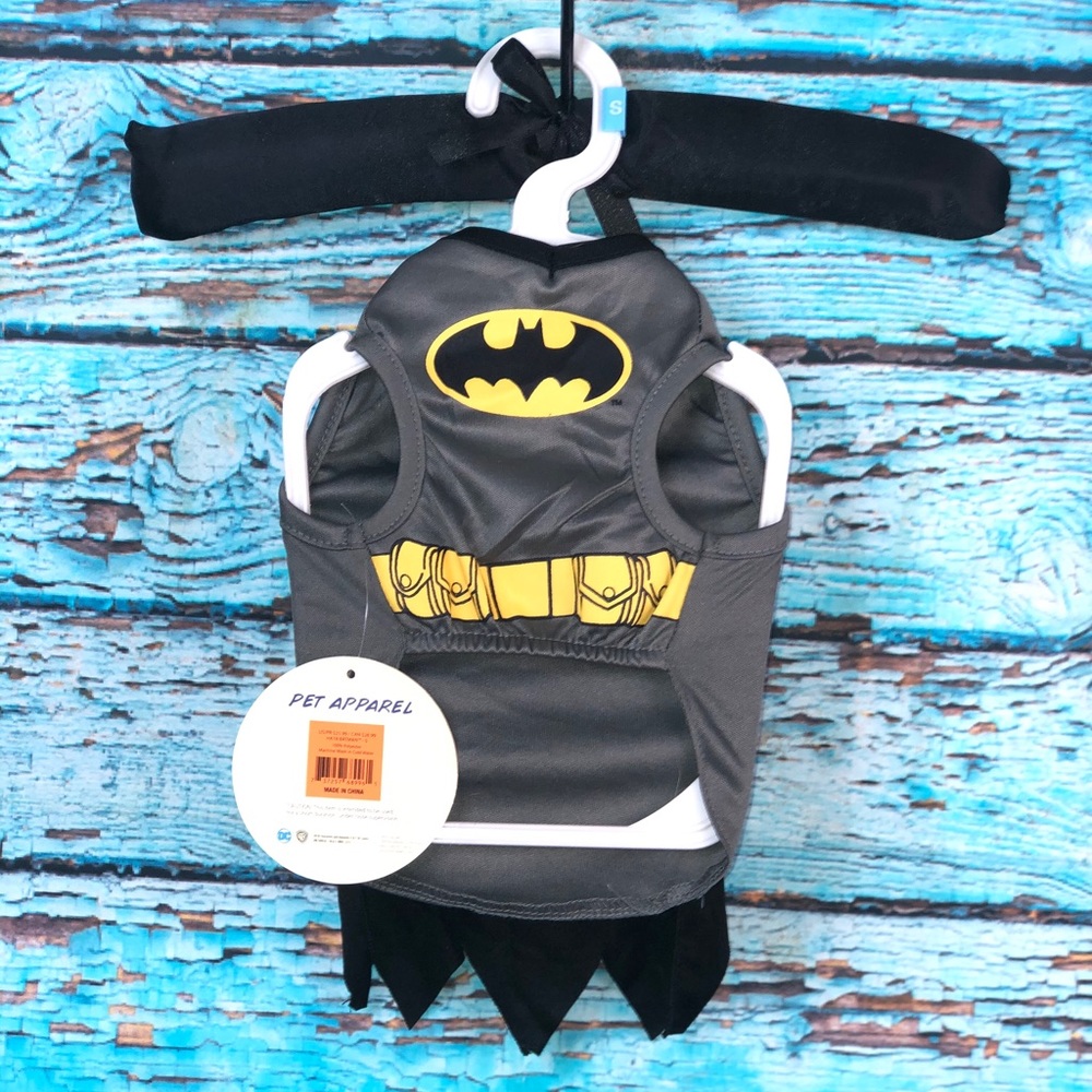 Bat man with cape halloween costume for pet